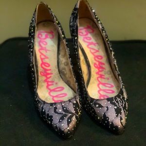 Women’s Betsyville Pumps with rhinestones 👠
